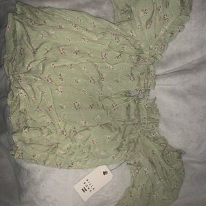 Green boho-chic tags still on never before worn Billabong crop top
